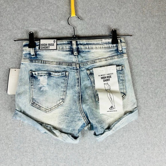 New Almost Famous Womans Sz 0 Hi Rise Short Raw Hem Denim Distressed NWT - Picture 5 of 7